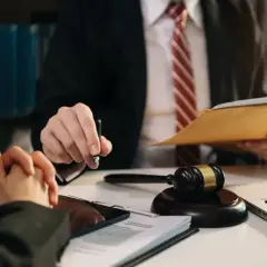 Czy właściciel mieszkania może wymeldować osobę zameldowaną na stałe?