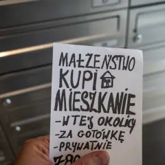 Małżeństwo kupi mieszkanie w tej okolicy za gotówkę, prywatnie. Kto to? Może flipper?