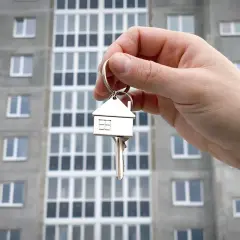 Klucze do nowego mieszkania w Łodzi. Sprawdź aktualne ceny mieszkań w Łodzi i znajdź swój wymarzony kąt.