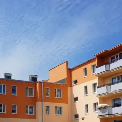 Jak kupić zadłużone mieszkanie od spółdzielni i uniknąć kłopotów