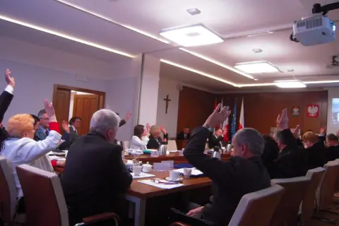Ile zarabia przewodniczący rady osiedla? Zaskakujące fakty o wynagrodzeniu