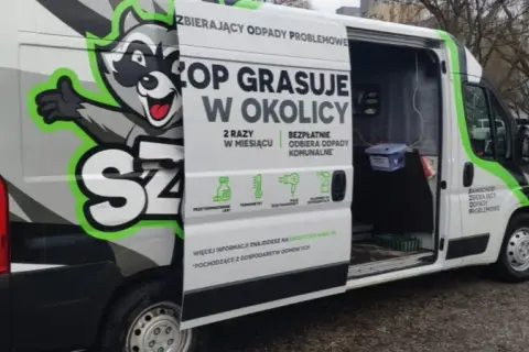 Samochód który zbiera elektrośmieci z osiedla – jak skutecznie pozbyć się odpadów