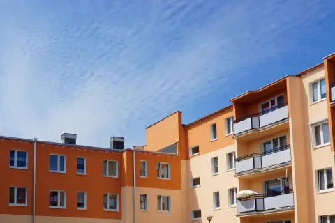 Jak kupić zadłużone mieszkanie od spółdzielni i uniknąć kłopotów
