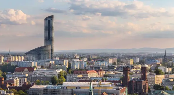 Najwyższy budynek we Wrocławiu – ile ma pięter i co warto wiedzieć