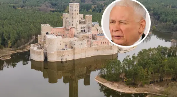 Jarosław Kaczyński na tle zamku w Stobnicy. Właściciel budowli budzi kontrowersje.