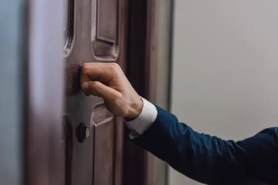 Dziki lokator - Jak legalnie odzyskać mieszkanie i uniknąć błędów?