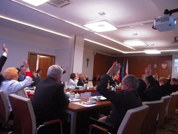 Ile zarabia przewodniczący rady osiedla? Zaskakujące fakty o wynagrodzeniu